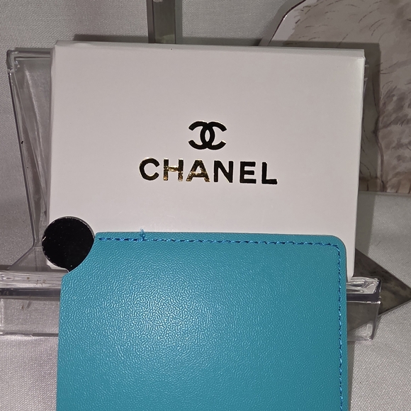 💥LOW START💥Chanel Turquoise Mirror Holder - Picture 7 of 7